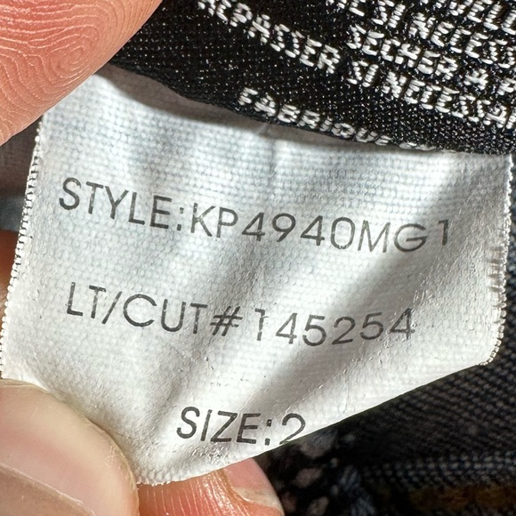 Kut from the Cloth - Catherine Mid Rise Boyfriend - 2 - Picture 10 of 10